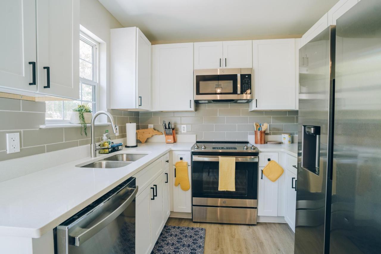 City Retreat - 4 Bedroom Oasis With King & Private Yard Near Downtown Charlotte Exterior photo