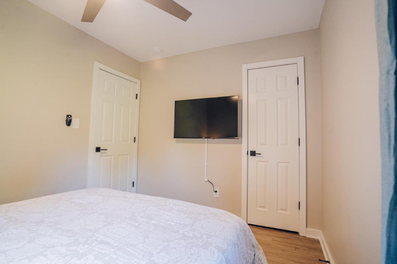 City Retreat - 4 Bedroom Oasis With King & Private Yard Near Downtown Charlotte Exterior photo