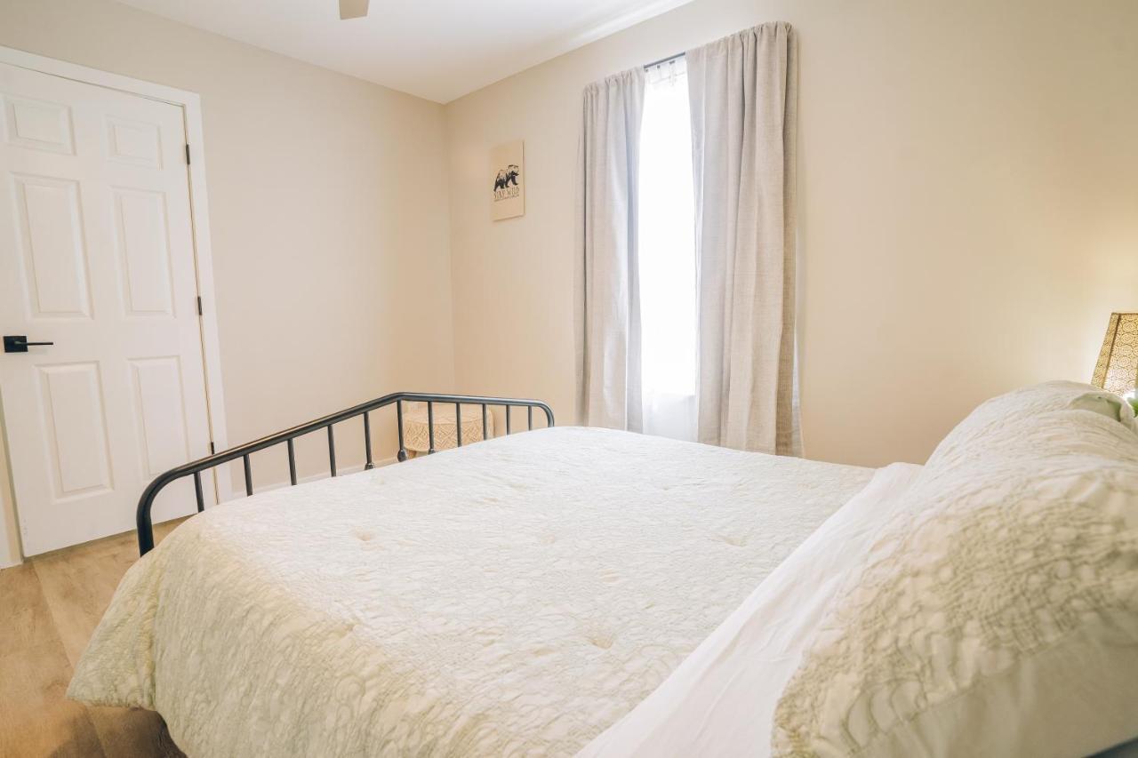 City Retreat - 4 Bedroom Oasis With King & Private Yard Near Downtown Charlotte Exterior photo