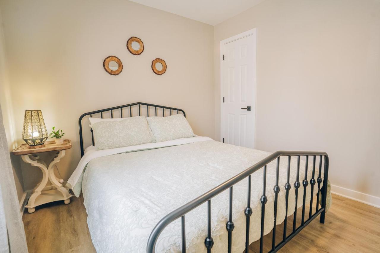 City Retreat - 4 Bedroom Oasis With King & Private Yard Near Downtown Charlotte Exterior photo
