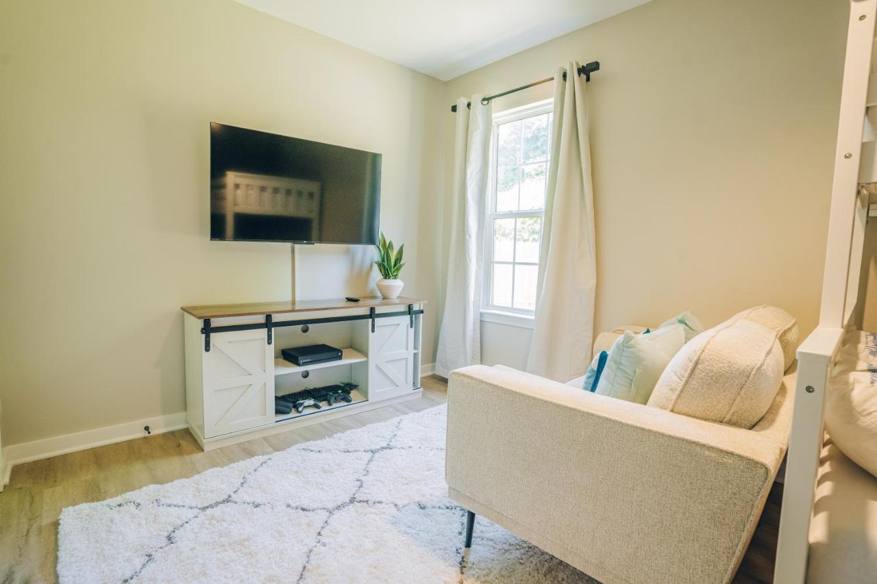 City Retreat - 4 Bedroom Oasis With King & Private Yard Near Downtown Charlotte Exterior photo