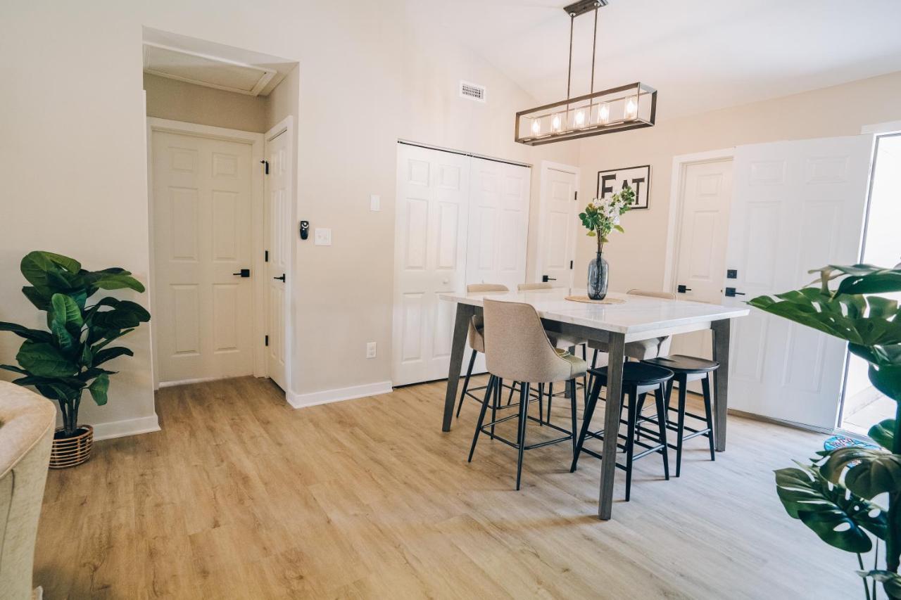 City Retreat - 4 Bedroom Oasis With King & Private Yard Near Downtown Charlotte Exterior photo