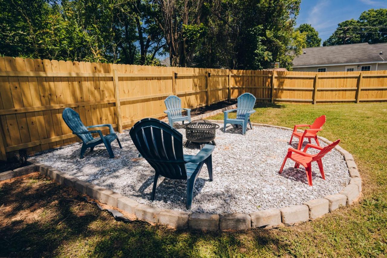 City Retreat - 4 Bedroom Oasis With King & Private Yard Near Downtown Charlotte Exterior photo