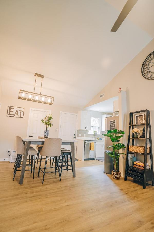 City Retreat - 4 Bedroom Oasis With King & Private Yard Near Downtown Charlotte Exterior photo