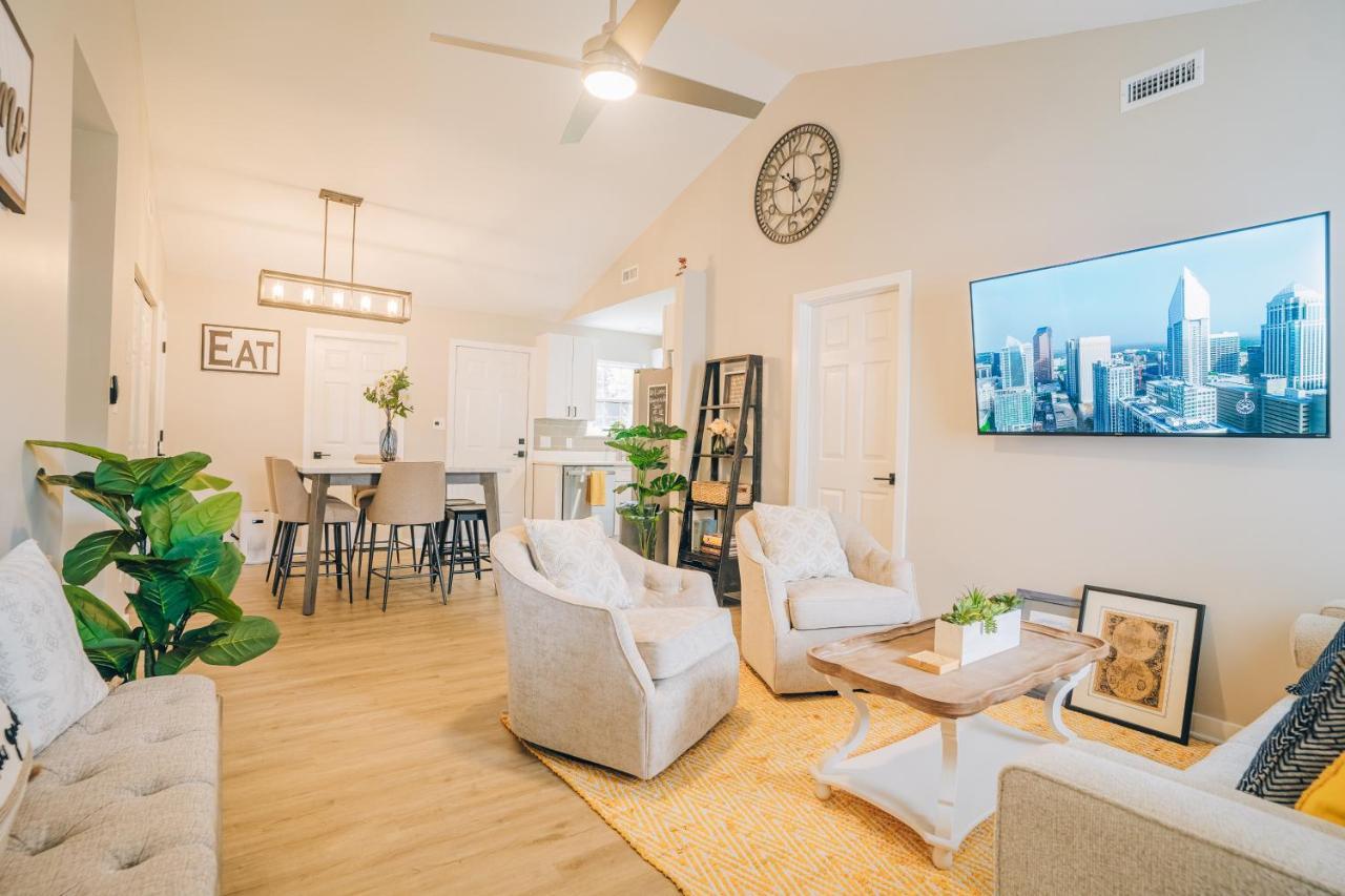 City Retreat - 4 Bedroom Oasis With King & Private Yard Near Downtown Charlotte Exterior photo