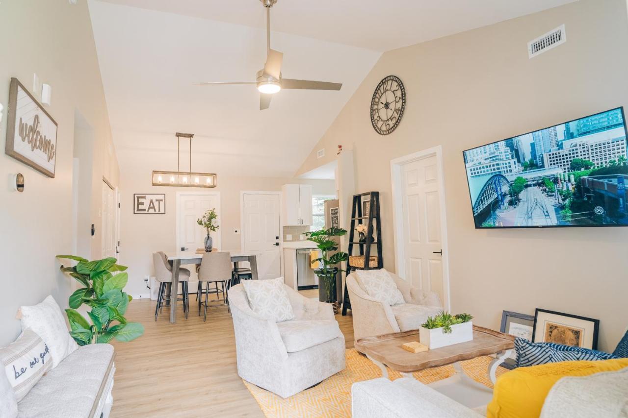 City Retreat - 4 Bedroom Oasis With King & Private Yard Near Downtown Charlotte Exterior photo