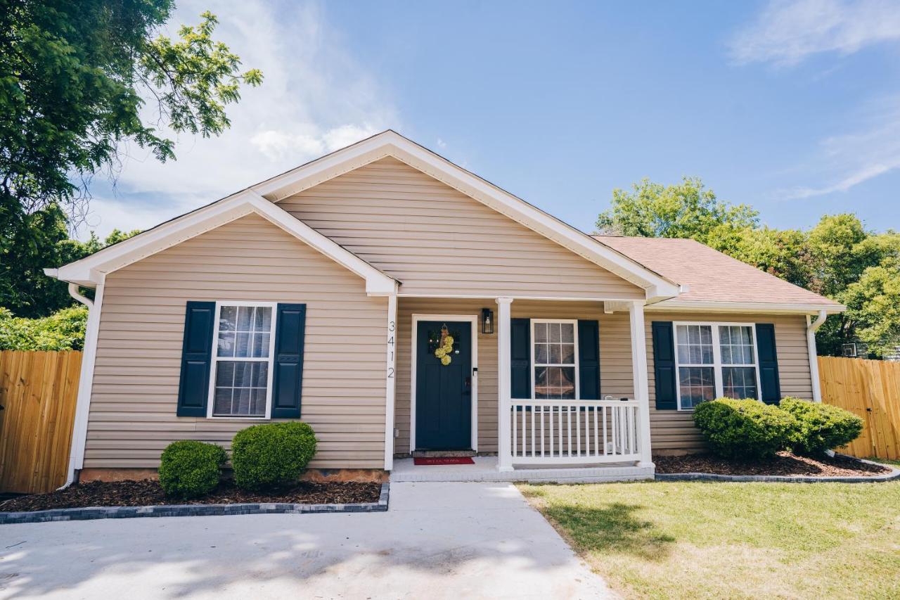 City Retreat - 4 Bedroom Oasis With King & Private Yard Near Downtown Charlotte Exterior photo